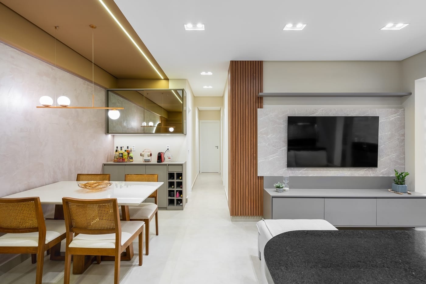 Apartamento integrado em São José dos Campos — sala, jantar e cozinha contínuos